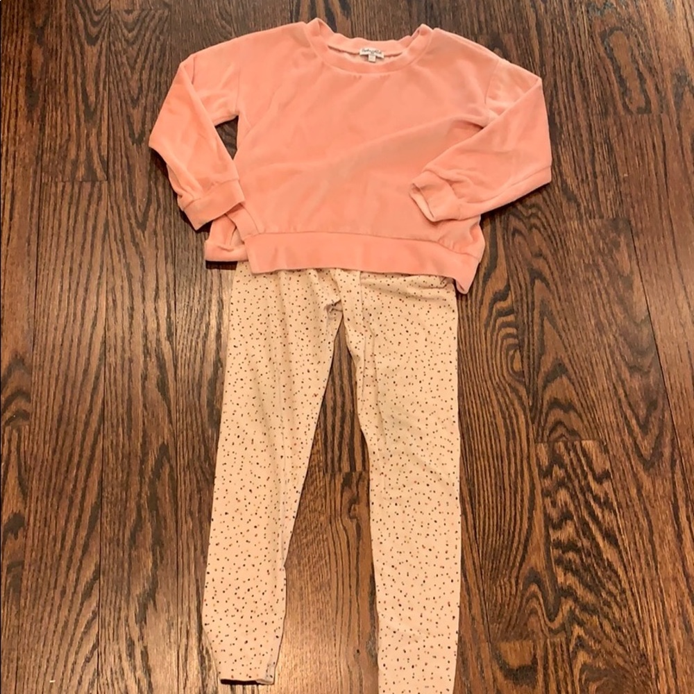 Splendid Matching Sweatshirt and Pants.  (32)